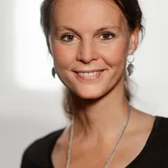 Laura Vang Rasmussen Headshot