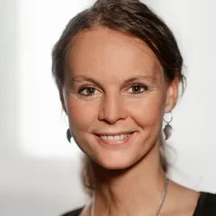 Laura Vang Rasmussen Headshot
