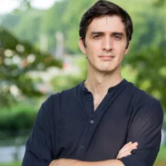 Alejandro De Castro Mazarro Headshot