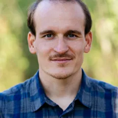 Lukas Flinzberger Headshot