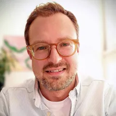 Tomas Vaclavik Headshot