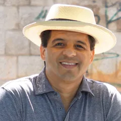 Carlos Muñoz Brenes Headshot