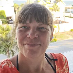 Katharina Schiller Headshot