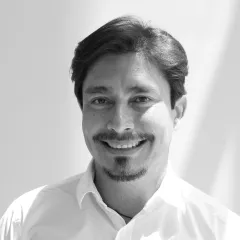 Luis Inostroza Headshot