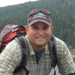 Alejandro Flores Headshot