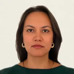 Stephanie Roe Headshot