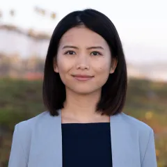 Yifan (Flora) He Headshot