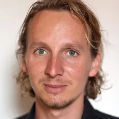 Finn Mempel Headshot