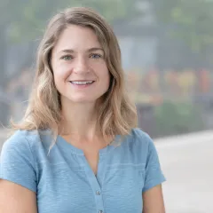 Holly Gibbs Headshot