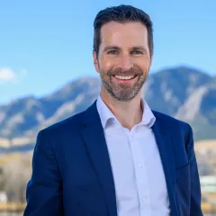 Peter Newton Headshot