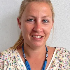 Dr. Julie Zähringer Headshot