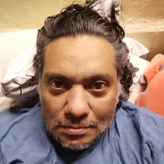 Camilo Alcantara Headshot