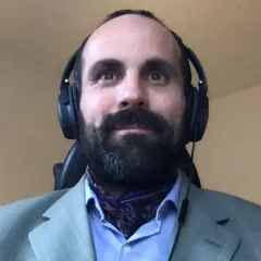 Roger Cremades Headshot