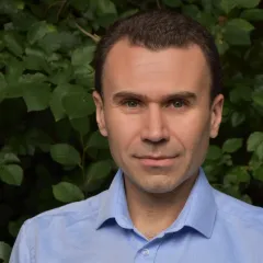 Eduardo Oliveira Headshot