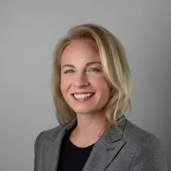 Kelly Turner Headshot