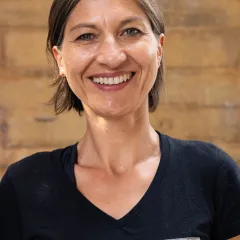 Melanie Kolb Headshot