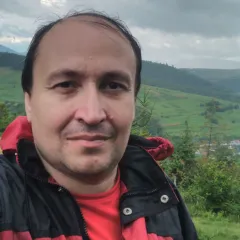 Alexander Mkrtchian Headshot