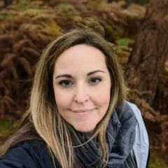 Erin Russell Headshot