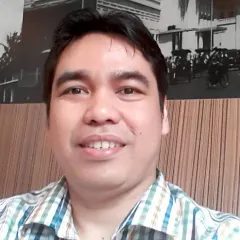 Roni Susman Headshot