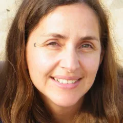 Angela Kronenburg García Headshot