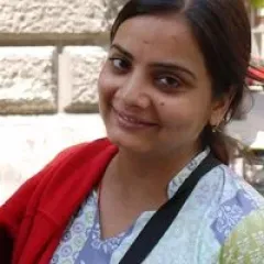 Shalini Dhyani Headshot