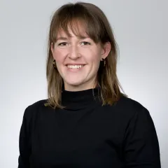 Kira Fastner Headshot