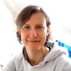 Elizabeth Boakes Headshot