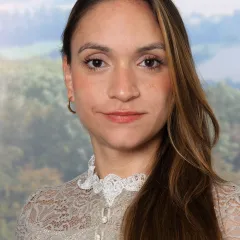 Caroline de Souza Cruz Salomão Headshot