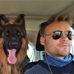 OLIVER COWAN Headshot