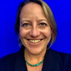 Elizabeth Shapiro-Garza Headshot