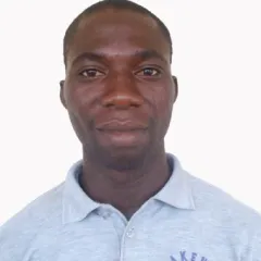 Tosin Adeyemi Headshot