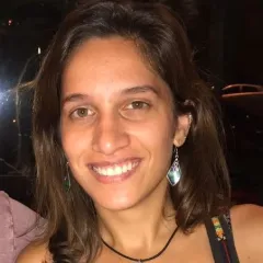 Lara Monteiro Headshot