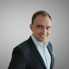 Marcin Kluczek Headshot